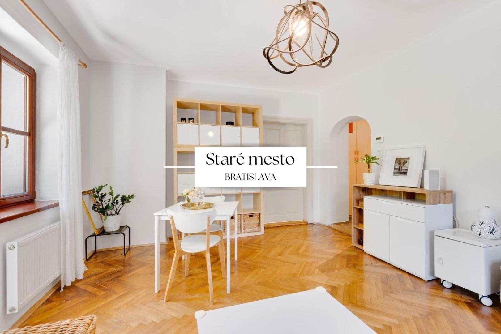 Stylish Historical Apartment + Backyard บราติสลาวา ภายนอก รูปภาพ